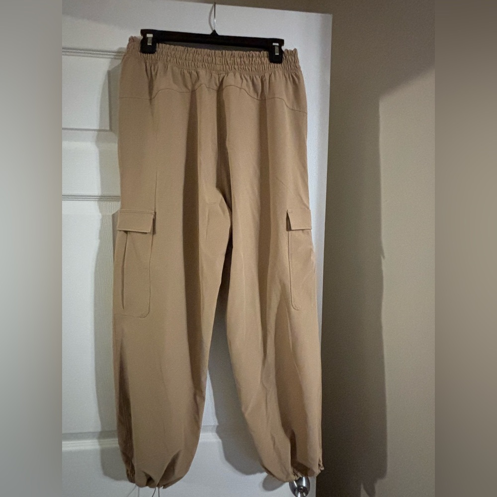 Under Armour Women’s Tan Cargo Joggers - Picture 2 of 3